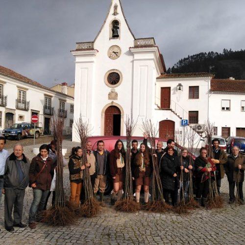 Federação de Motociclismo de Portugal inicia entrega de árvores para ajudar a reflorestar o país