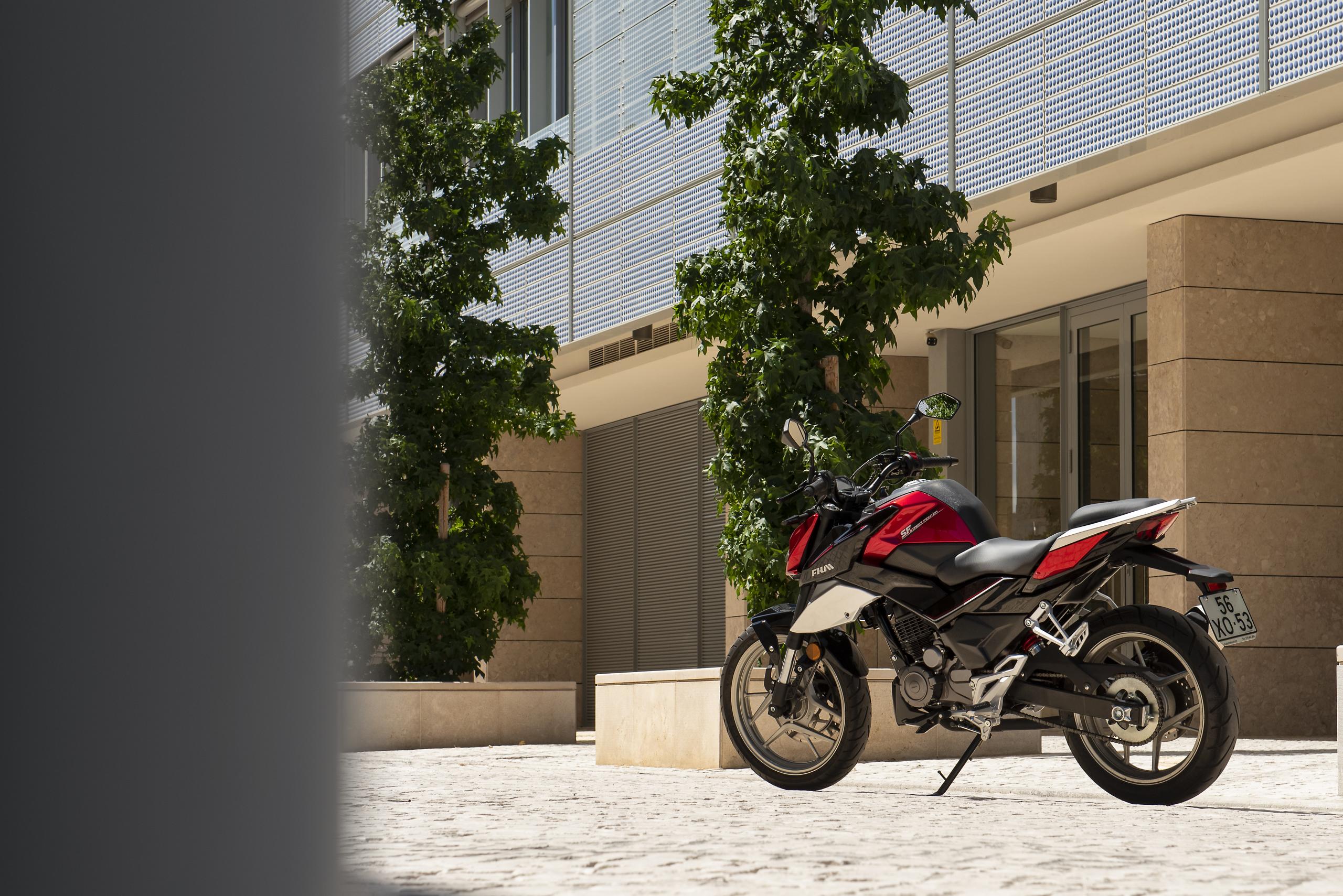 Contacto Fk Motors Streetfighter 125 O Nome Diz Tudo Revista Motos