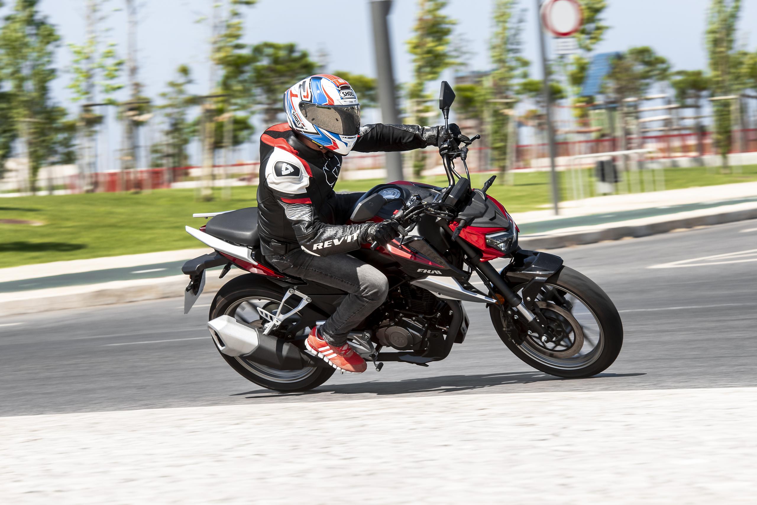 Contacto Fk Motors Streetfighter 125 O Nome Diz Tudo Revista Motos
