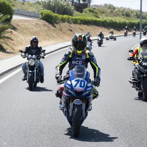 Yamaha R3 de competição rola pelas ruas de Mafra
